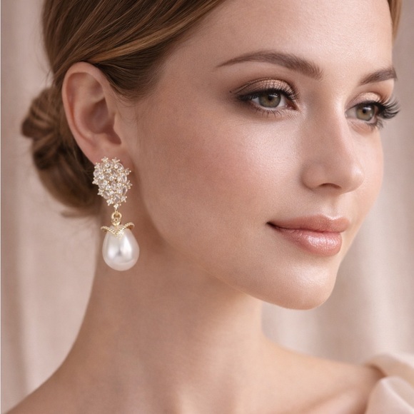 Couture Crystal Cluster Pearl Gold Earrings - Picture 7 of 7